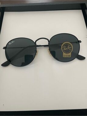 Ray-Ban Black and black Round Frame Sunglasses